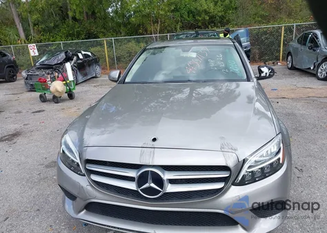 2019 Mercedes-Benz C 300 z USA, uszkodzony, nr VIN 55SWF8DB6KU290010